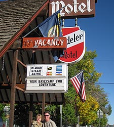 Enjoy Yodeler Motel in Montana